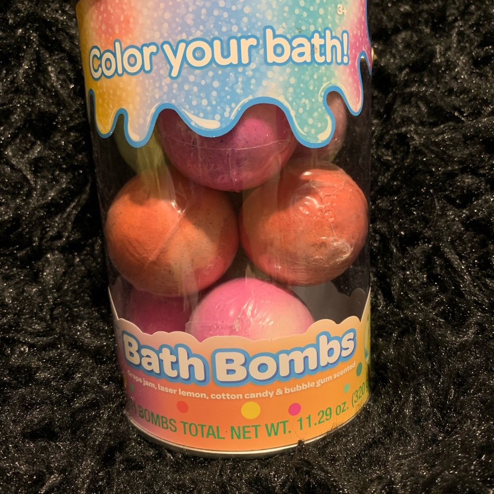 Crayola “ColorYourBath” Bath Bomb Tin, New